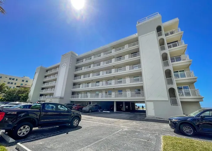Oceanfront Seagate With Heated Pool Apartamento